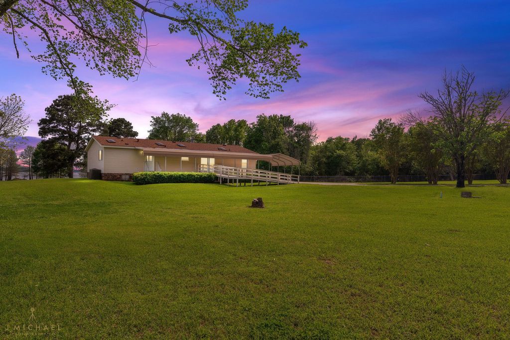 9747 Mathieu Street, Oil City, LA 71061