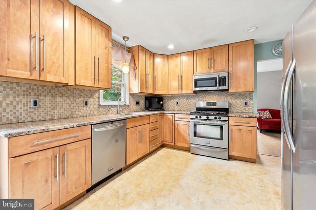 7 PIN OAK CT, Blackwood, NJ 08012