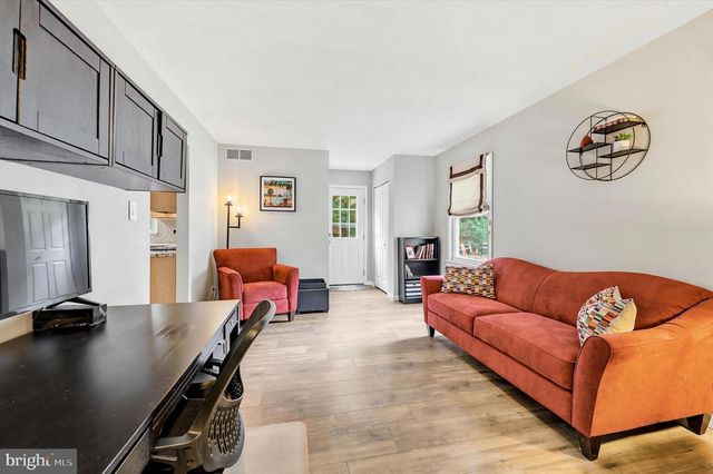 7 PIN OAK CT, Blackwood, NJ 08012