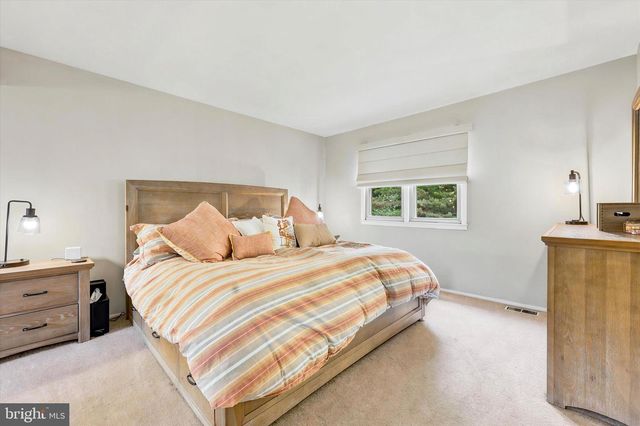 7 PIN OAK CT, Blackwood, NJ 08012