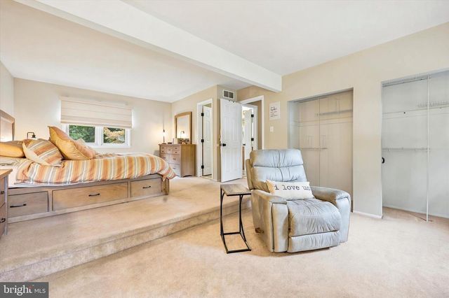 7 PIN OAK CT, Blackwood, NJ 08012