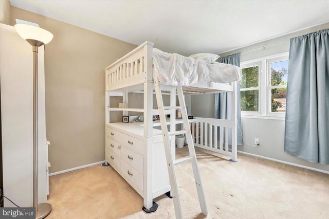 7 PIN OAK CT, Blackwood, NJ 08012