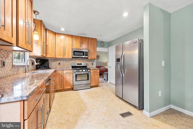 7 PIN OAK CT, Blackwood, NJ 08012