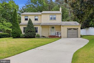 7 PIN OAK CT, Blackwood, NJ 08012