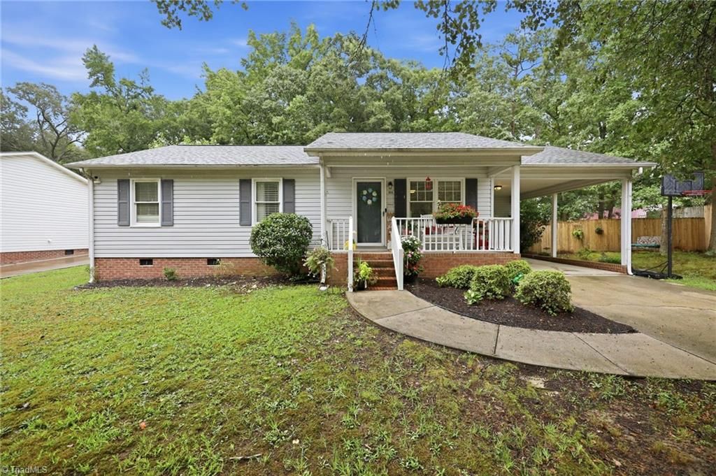 104 Sam Kinley Drive, Thomasville, NC 27360