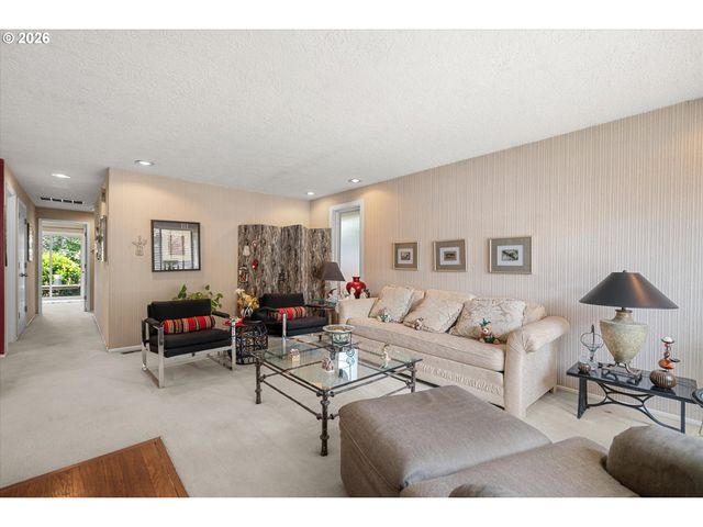 810 McVey Ave, Lake Oswego, OR 97034