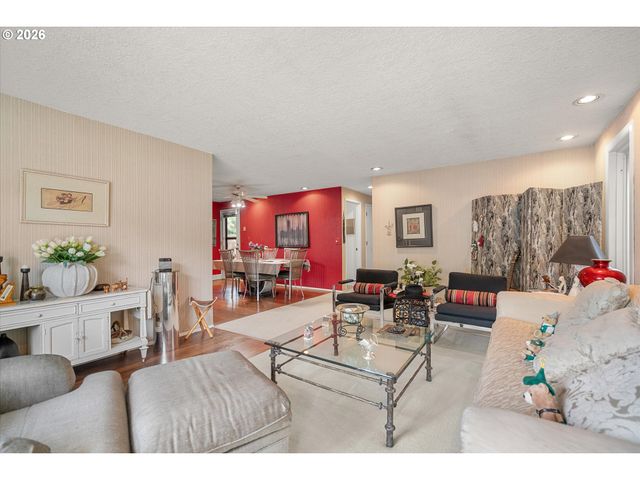 810 McVey Ave, Lake Oswego, OR 97034