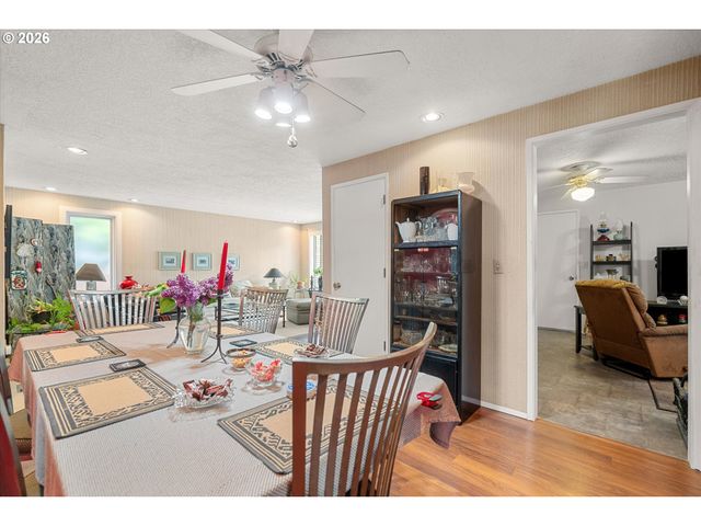810 McVey Ave, Lake Oswego, OR 97034