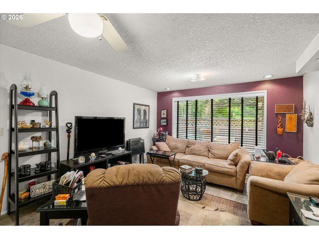 810 McVey Ave, Lake Oswego, OR 97034