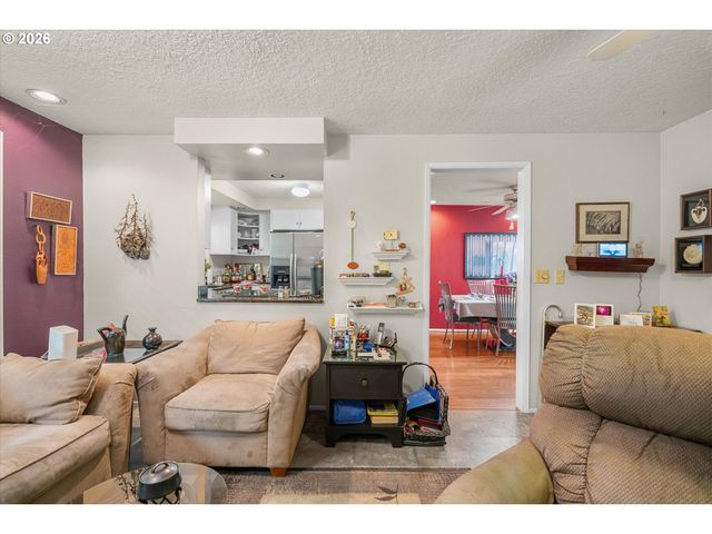 810 McVey Ave, Lake Oswego, OR 97034