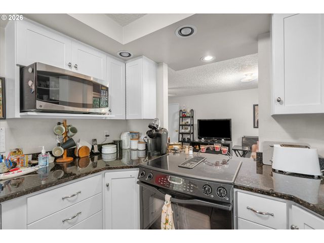 810 McVey Ave, Lake Oswego, OR 97034