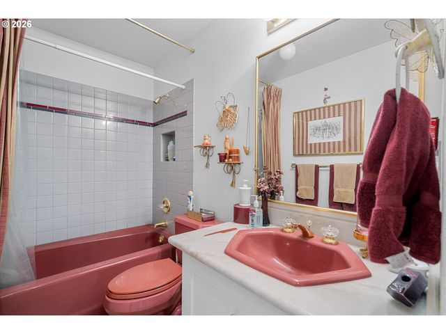 810 McVey Ave, Lake Oswego, OR 97034