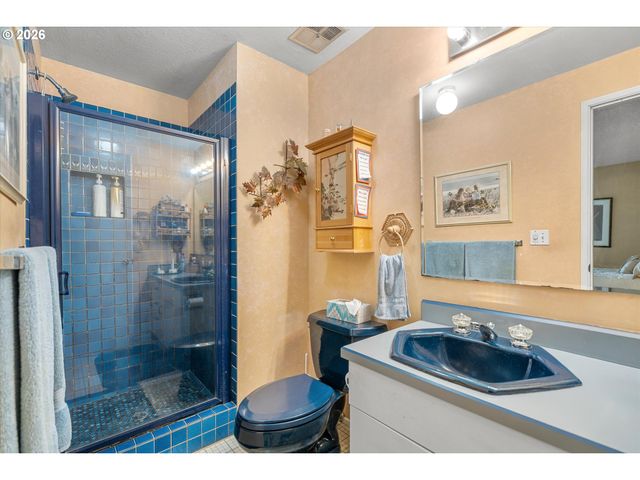 810 McVey Ave, Lake Oswego, OR 97034