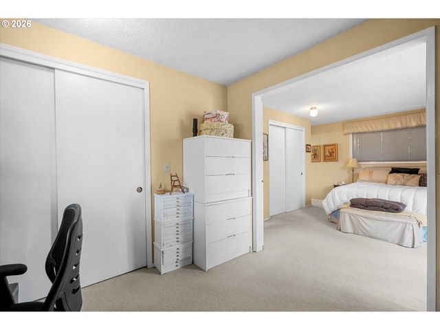 810 McVey Ave, Lake Oswego, OR 97034