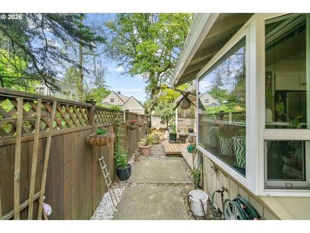 810 McVey Ave, Lake Oswego, OR 97034