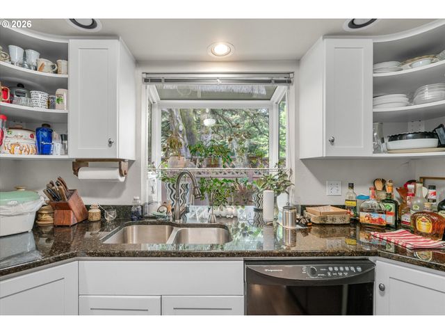 810 McVey Ave, Lake Oswego, OR 97034