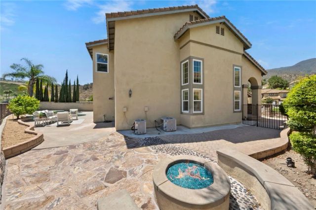 3209 Crystal Ridge Circle, Corona, CA 92882