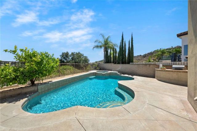 3209 Crystal Ridge Circle, Corona, CA 92882