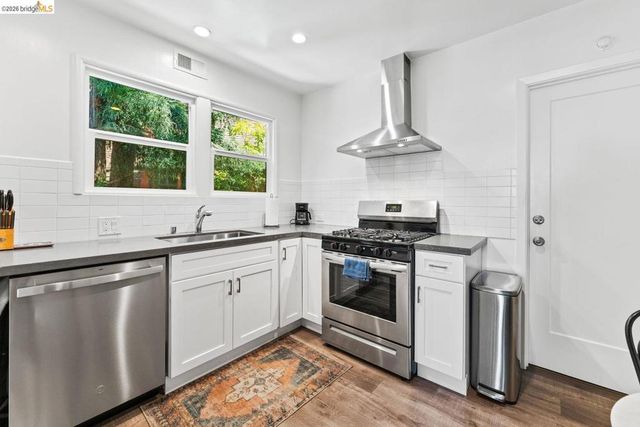 2713 Ridge Rd, Berkeley, CA 94709