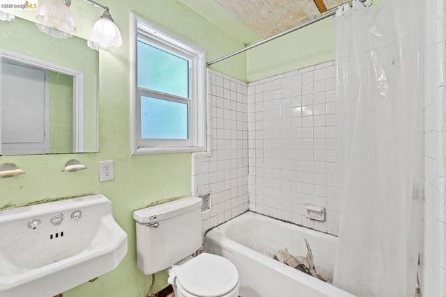 2713 Ridge Rd, Berkeley, CA 94709