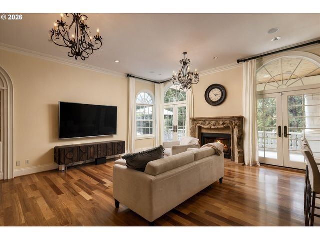 1677 LESLIE Ln, Lake Oswego, OR 97034