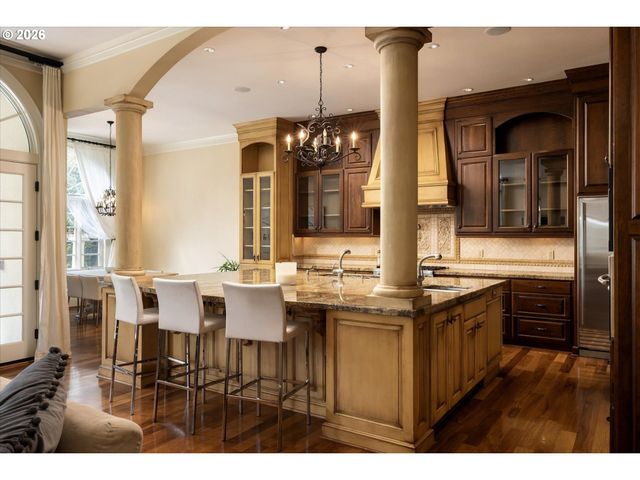 1677 LESLIE Ln, Lake Oswego, OR 97034