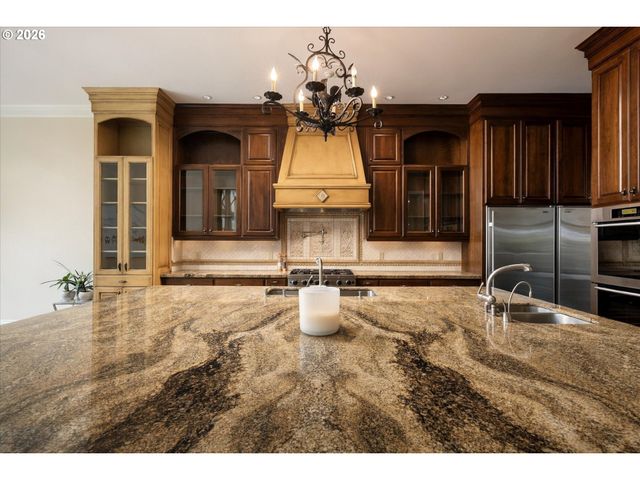 1677 LESLIE Ln, Lake Oswego, OR 97034