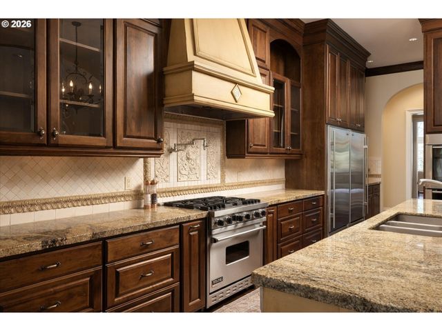 1677 LESLIE Ln, Lake Oswego, OR 97034