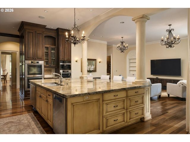 1677 LESLIE Ln, Lake Oswego, OR 97034