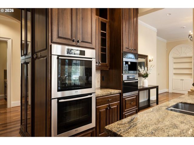 1677 LESLIE Ln, Lake Oswego, OR 97034