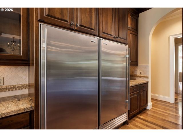 1677 LESLIE Ln, Lake Oswego, OR 97034