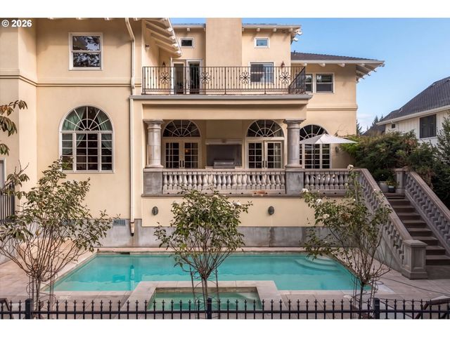 1677 LESLIE Ln, Lake Oswego, OR 97034
