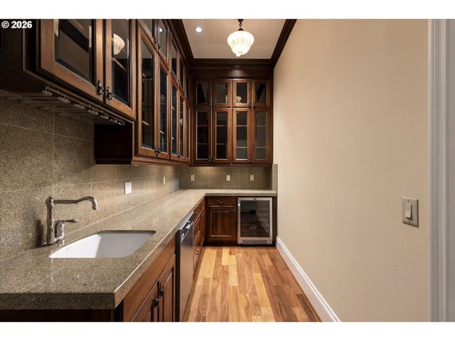 1677 LESLIE Ln, Lake Oswego, OR 97034