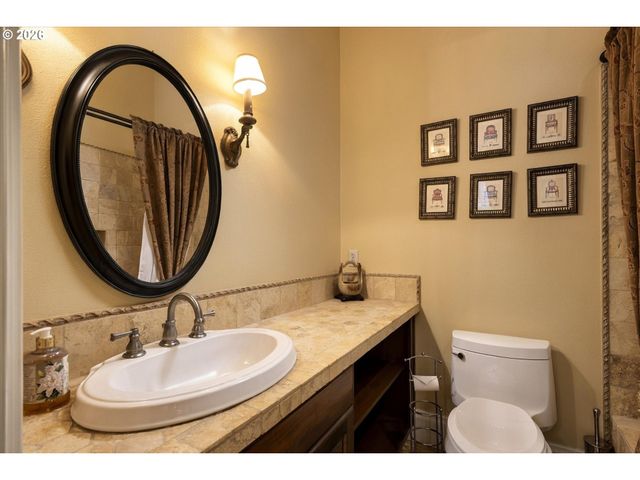 1677 LESLIE Ln, Lake Oswego, OR 97034