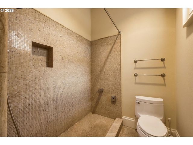 1677 LESLIE Ln, Lake Oswego, OR 97034