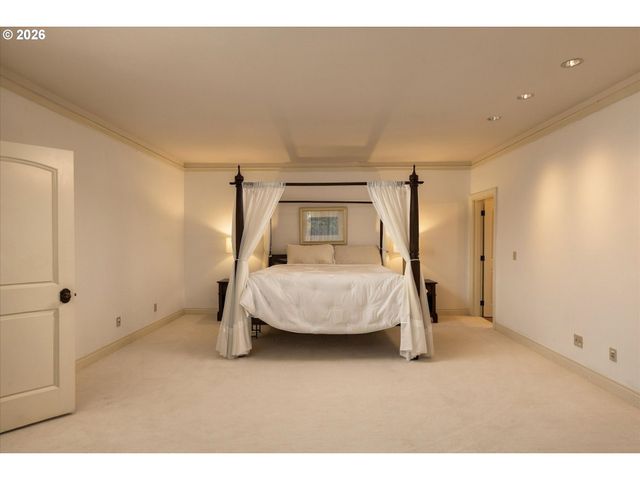 1677 LESLIE Ln, Lake Oswego, OR 97034