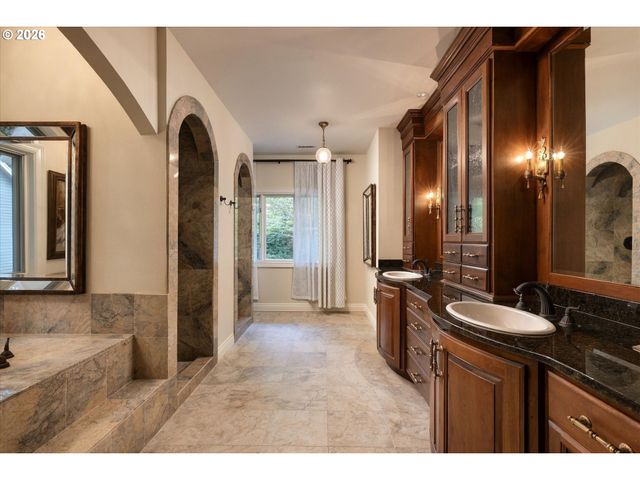 1677 LESLIE Ln, Lake Oswego, OR 97034