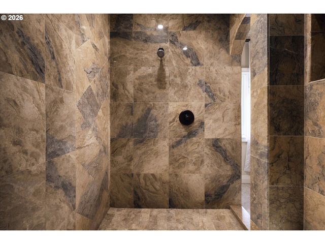 1677 LESLIE Ln, Lake Oswego, OR 97034