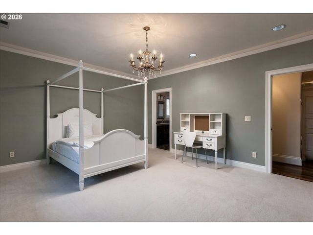 1677 LESLIE Ln, Lake Oswego, OR 97034