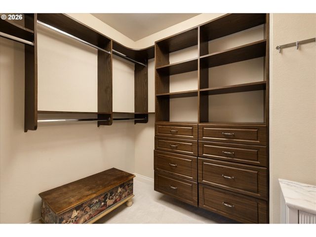 1677 LESLIE Ln, Lake Oswego, OR 97034