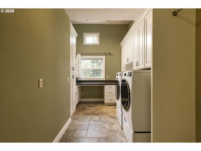 1677 LESLIE Ln, Lake Oswego, OR 97034