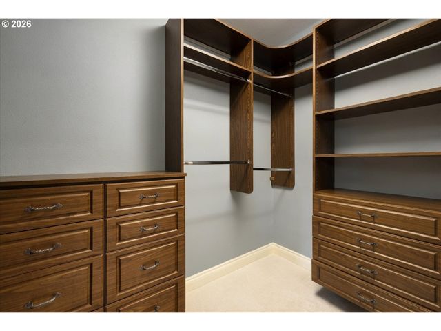 1677 LESLIE Ln, Lake Oswego, OR 97034