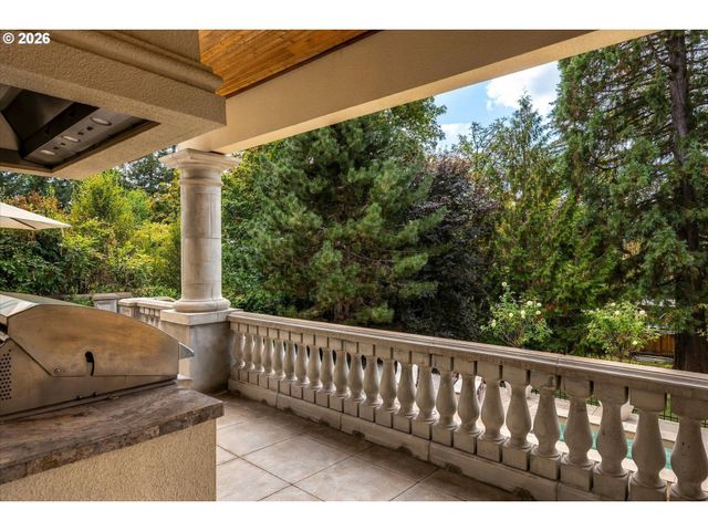 1677 LESLIE Ln, Lake Oswego, OR 97034