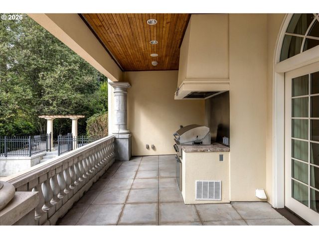 1677 LESLIE Ln, Lake Oswego, OR 97034