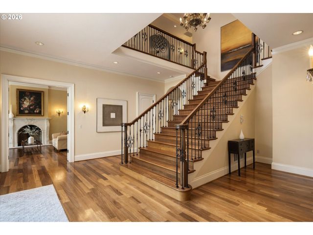 1677 LESLIE Ln, Lake Oswego, OR 97034