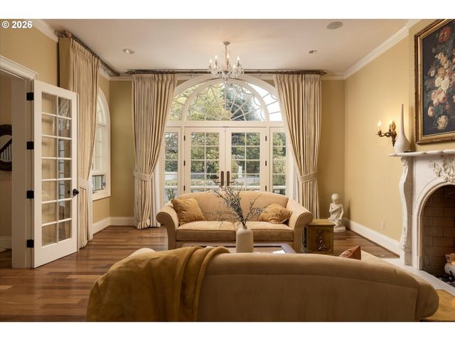 1677 LESLIE Ln, Lake Oswego, OR 97034