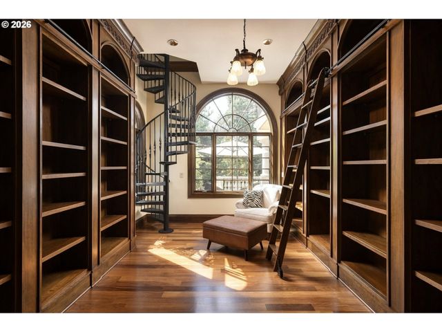 1677 LESLIE Ln, Lake Oswego, OR 97034