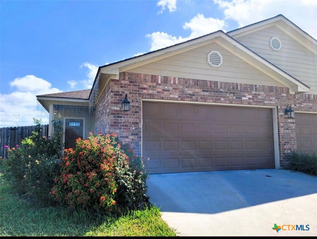 112 Teakwood Drive, Victoria, TX 77901
