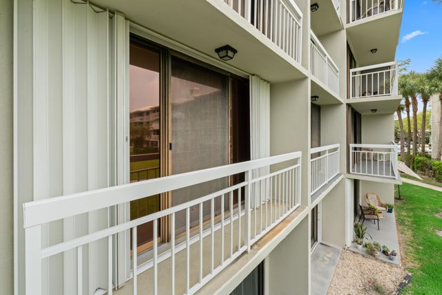 2621 Village Boulevard 203, West Palm Beach, FL 33409