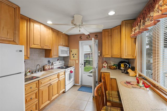 28 Book Lane, Levittown, NY 11756